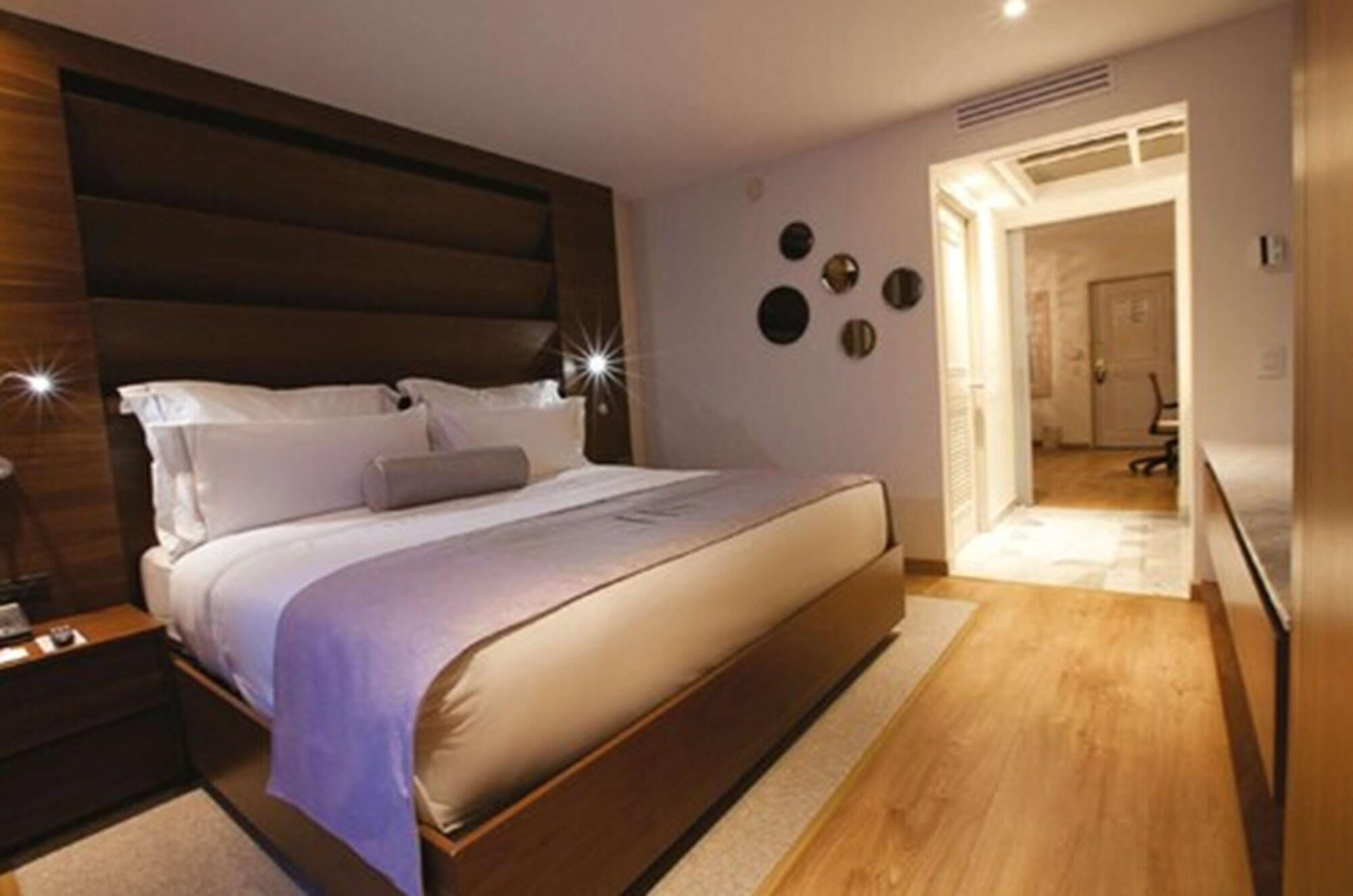 HS HOTSSON Hotel León Buitenkant foto