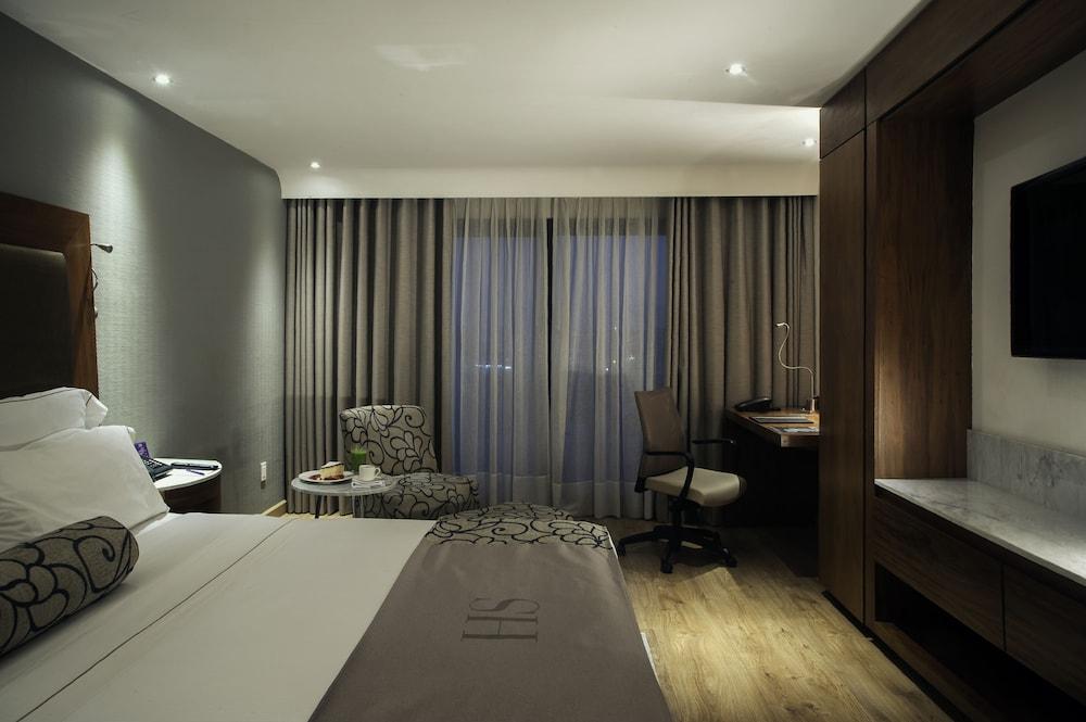 HS HOTSSON Hotel León Buitenkant foto