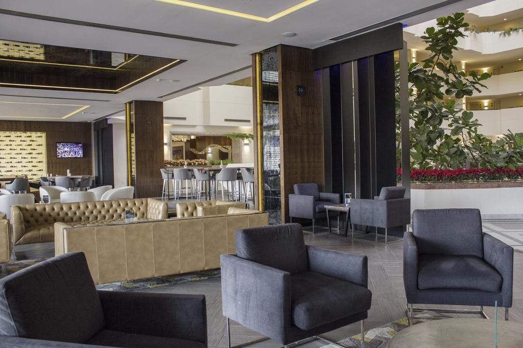 HS HOTSSON Hotel León Buitenkant foto
