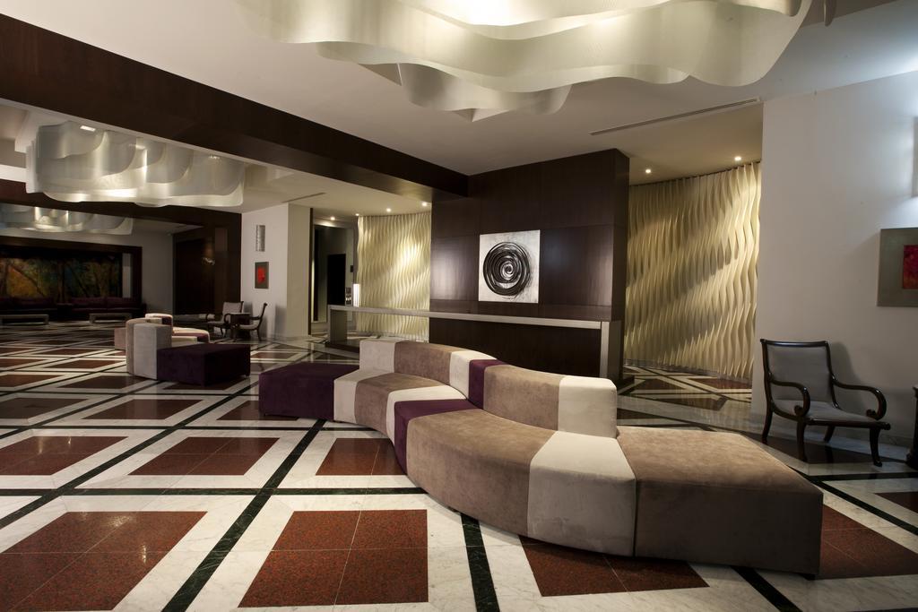 HS HOTSSON Hotel León Buitenkant foto